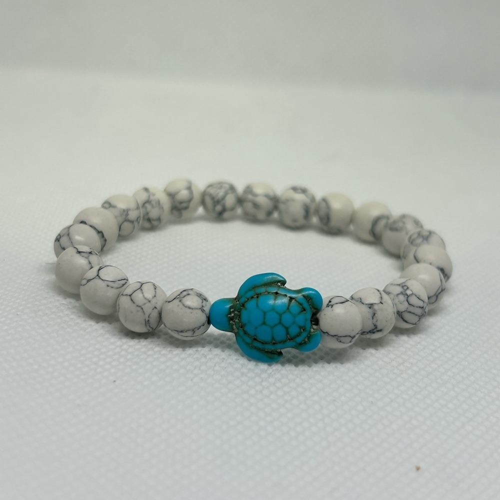 White Howlite Beaded Stretch Bracelet with Turquoise Sea Turtle Charm‎